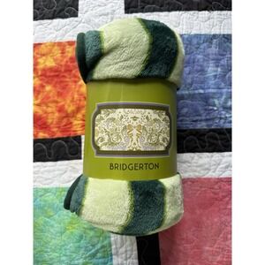Bridgerton Fleece Throw Blanket "Dearest Gentle Reader" 50" X 60"